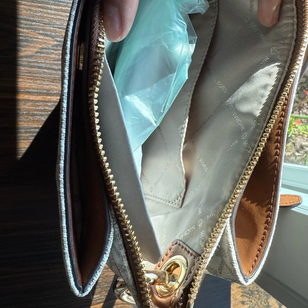 Michael Kors 3 Pocket Crossbody Sling (NEW)
